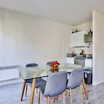 Spacious Studio 30M2 *** 17 Arrondissement ***