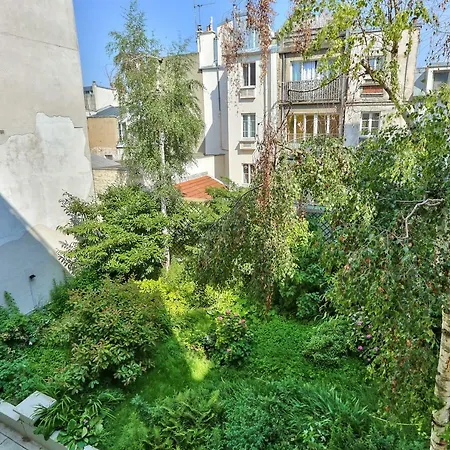Spacious Studio 30m2 *** 17 Arrondissement *** * Parigi
