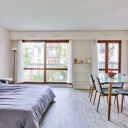 Spacious Studio 30m2 *** 17 Arrondissement *** * Parigi